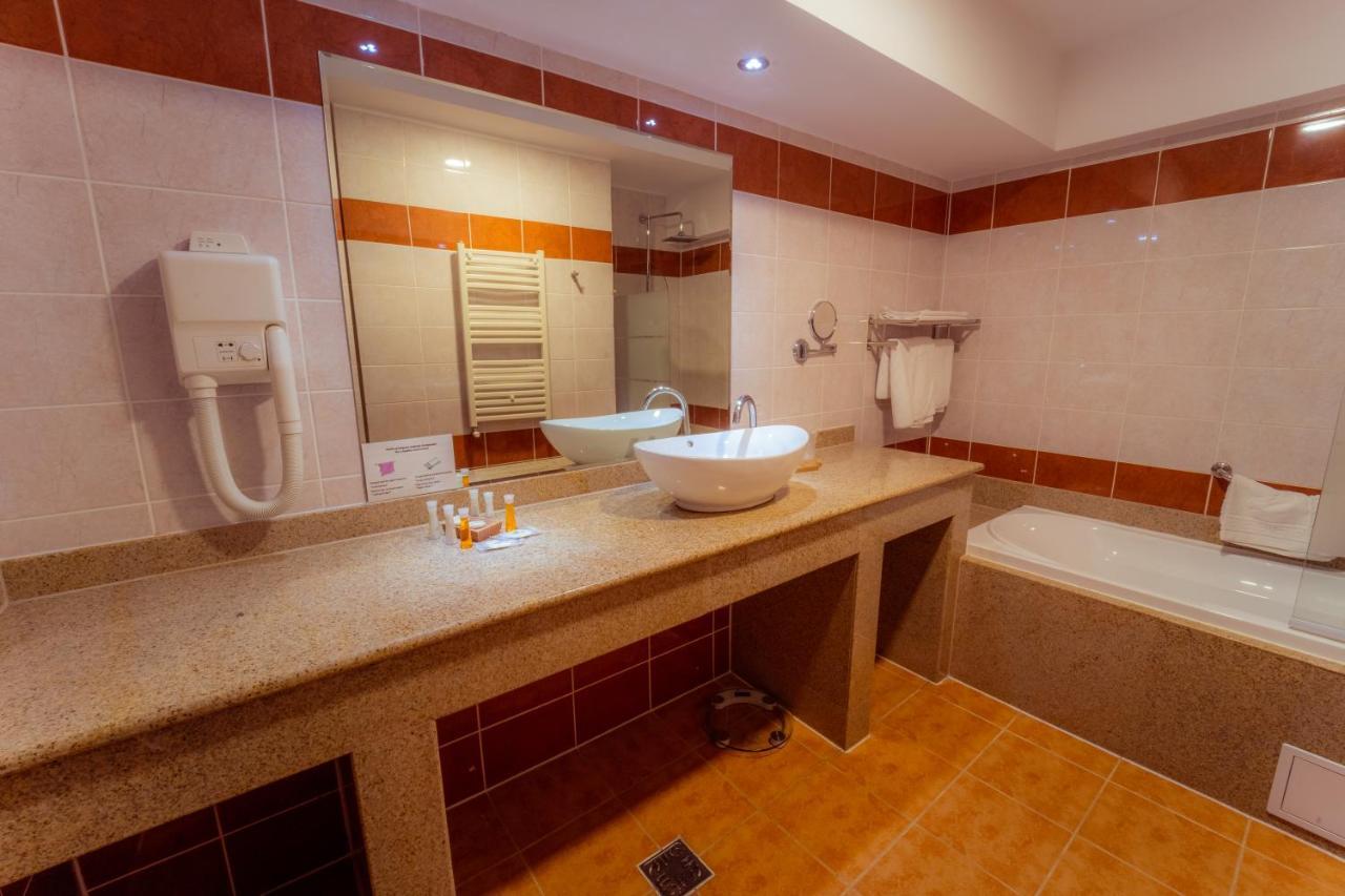 Hotel Perla Slănic-Moldova Eksteriør bilde