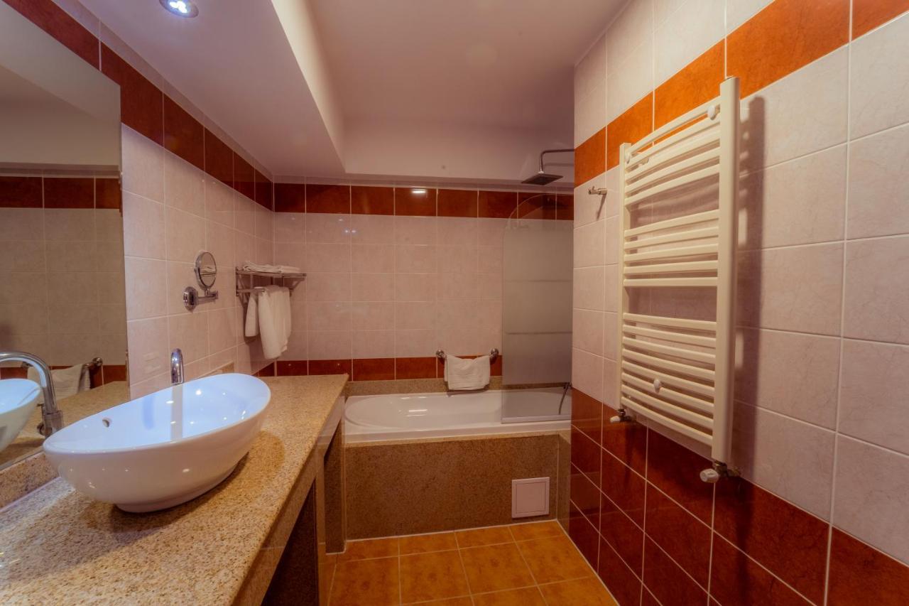 Hotel Perla Slănic-Moldova Eksteriør bilde