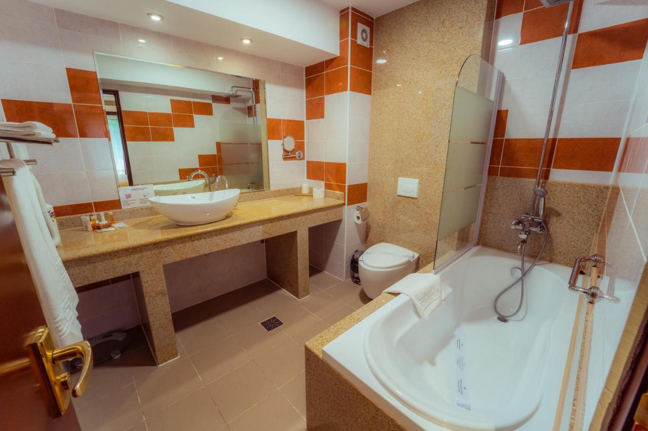 Hotel Perla Slănic-Moldova Eksteriør bilde